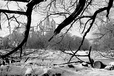 Limburger Dom und verschneite Lahn